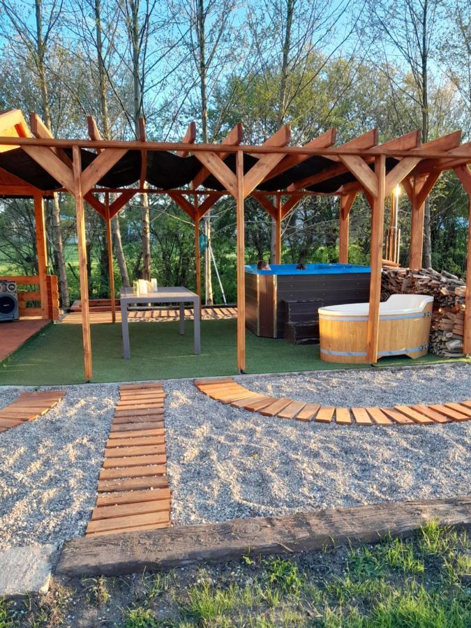 Pensjonat Agroturystyczny Pod Modrzewiem Bed & Breakfast Florczaki Екстериор снимка