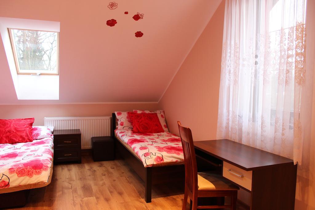 Pensjonat Agroturystyczny Pod Modrzewiem Bed & Breakfast Florczaki Стая снимка