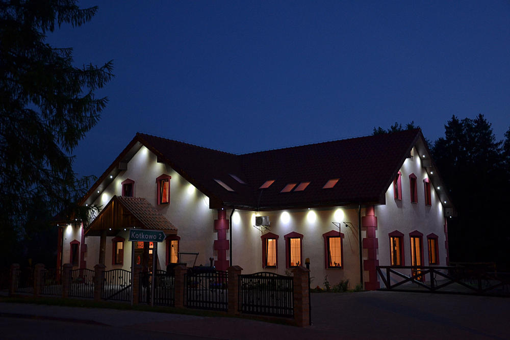 Pensjonat Agroturystyczny Pod Modrzewiem Bed & Breakfast Florczaki Екстериор снимка